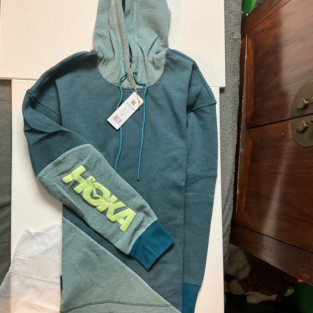 HOKA U All Day Hoodie S/M  New with Tags